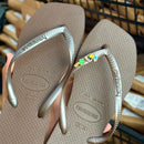 Havaianas Slim Square Logo Pop + Pin Tucano e Coqueiro