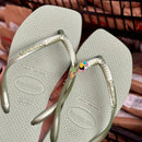 Havaianas Slim Square Logo Pop + Pin Tucano e Coqueiro