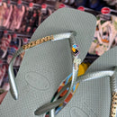 Havaianas Slim Square + Placa Logo + Pin Tucano e Coqueiro