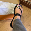 Sandália Beira Rio Rasteira Detalhe Dourado no Dedo 8506.209